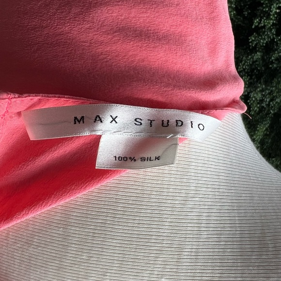 100% Silk Max Studio Sleeveless Blouse with Pleated Neckline - Picture 14 of 15